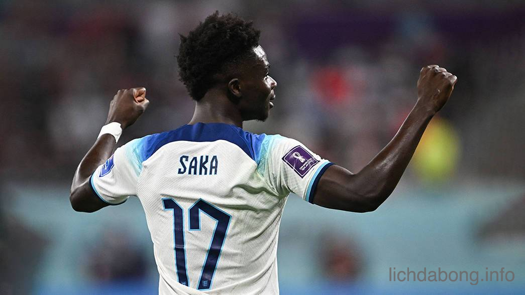 Bukayo Saka đã lập cú đúp không tưởng